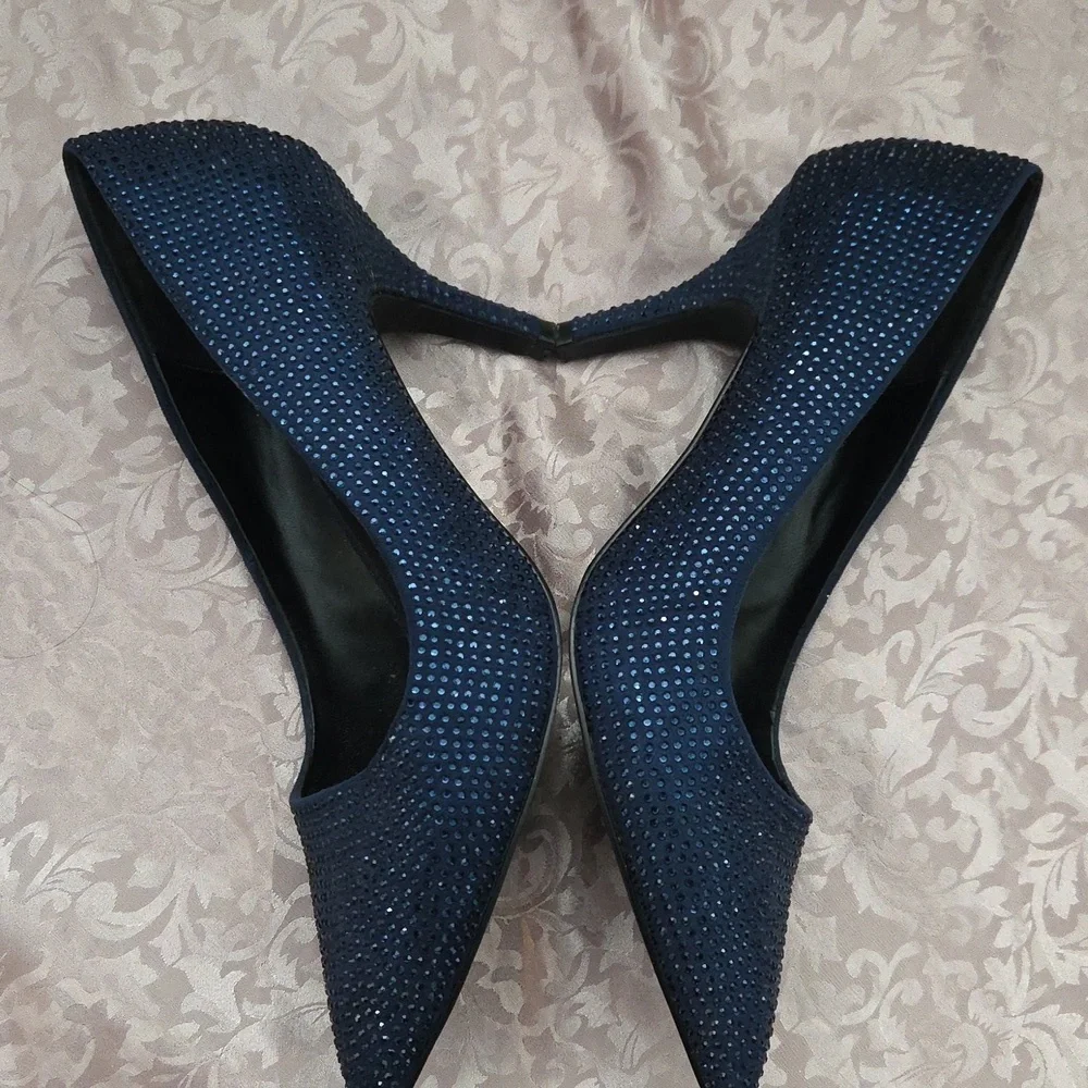 Le Chateau Rinestone Emblished  Heel Pump Classic Deep Navy Blue Sz 7US Shoe - Picture 3 of 10